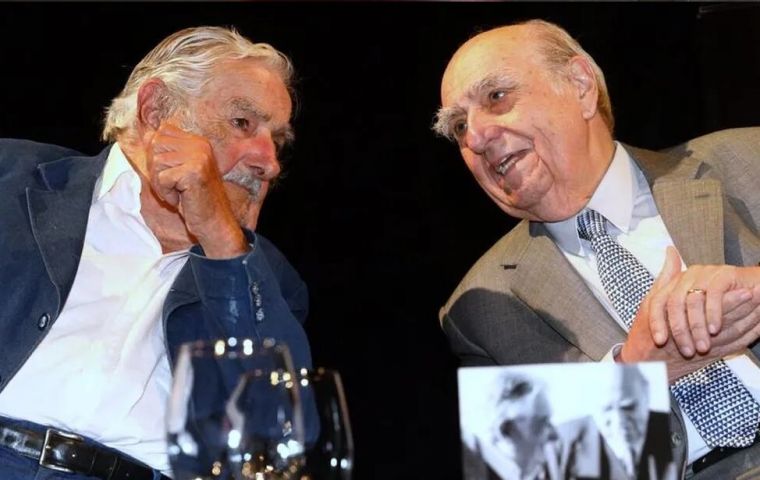 Argentina and Brazil must understand each other for a better Mercosur, argued Sanguinetti (R) at the Aladi forum alongside Mujica